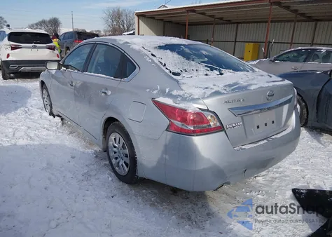 2015 Nissan Altima 2.5 S z USA, uszkodzony, nr VIN 1N4AL3AP0FC229249